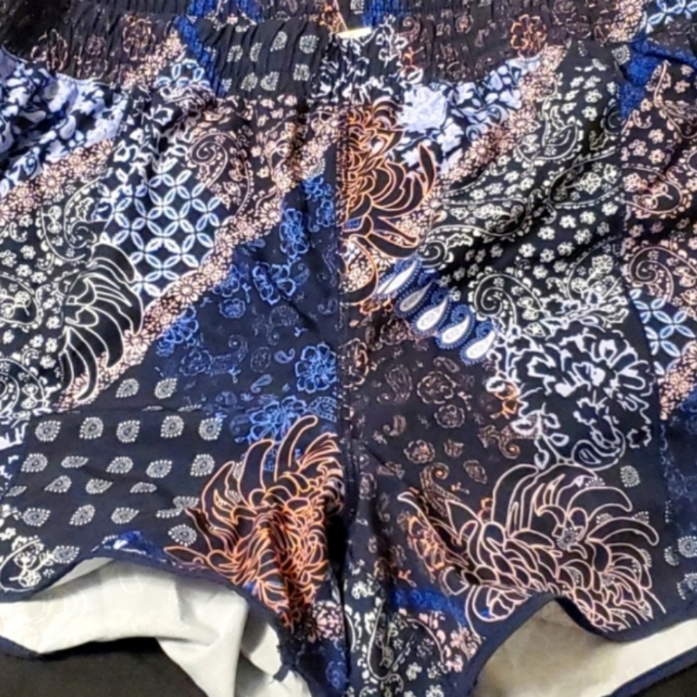 Shorts - Picture 3 of 3